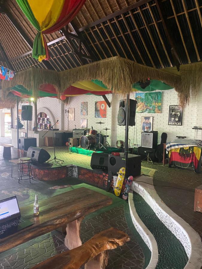 Paca'S Reggae Bar & Hostel Ambat エクステリア 写真